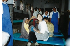 05A Alicia with patient at Kalighat, Xmas 1996 (c) AliciaYoung.net